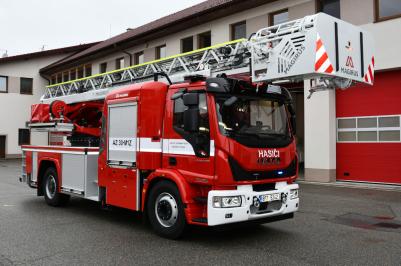 Českobudějovičtí hasiči dostali nový žebřík za 19 milionů.