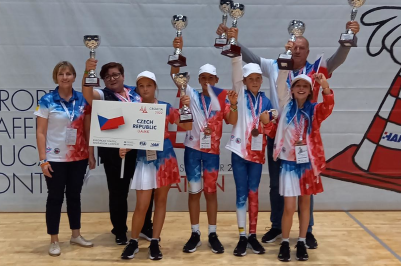 Děti ze ZŠ Rudolfovská přivezly z evropského finále dětské dopravní soutěže bronz.