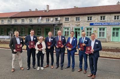 Mezi Jihočeským krajem, Plzeňským krajem a Bavorskem na jednu jízdenku.