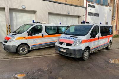 Nemocnice Tábor předala zástupcům organizace Team4Ukraina dvě vyřazené sanitky.