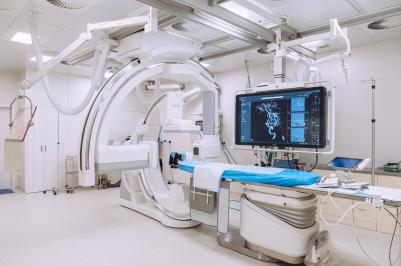 Nemocnice České Budějovice má jako první nemocnice v ČR angiografický přístroj umožňující prostorové zobrazení.