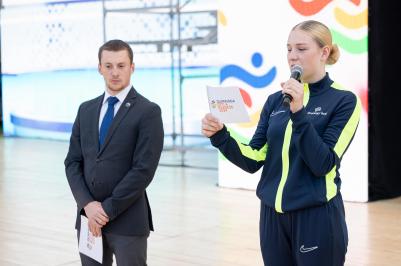 Olympijskou vlajku přinesl tým mladých karatistů a slavnostní slib sportovců přečetla svěřenkyně TJ Karate České Budějovice Dominika Suchá (Foto: Olympijskytym.cz / Tomáš Kozáček).