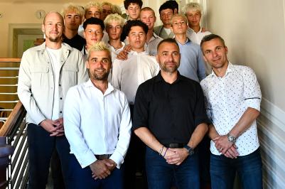 Náměstek hejtmana Jihočeského kraje pro oblast školství David Štojdl dnes přijal mladé fotbalisty kategorie U15 z Akademie SK Dynamo České Budějovice, kteří v uplynulé sezóně dosáhli mimořádného úspěchu.